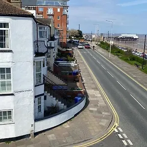 https://eastcliffe-penthouse-2-bed-bathroom-with-parking.yorkshirehotels.net